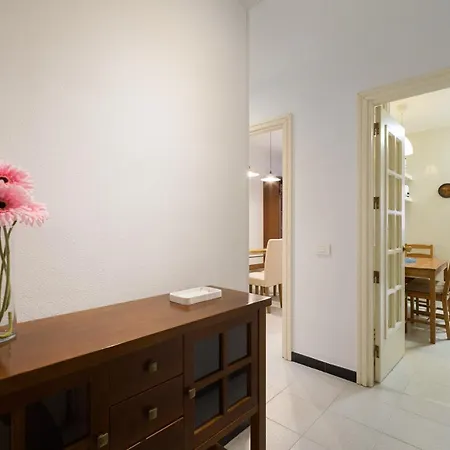 Three Bedroom Flat With Pool And Sea View