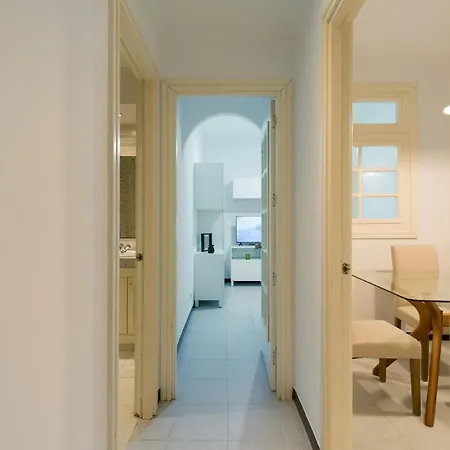 Three Bedroom Flat With Pool And Sea View *