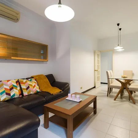 Three Bedroom Flat With Pool And Sea View *